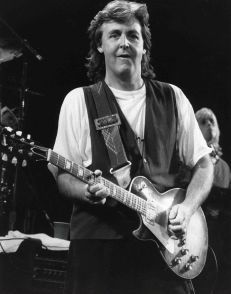 Paul McCartney 1989.jpg